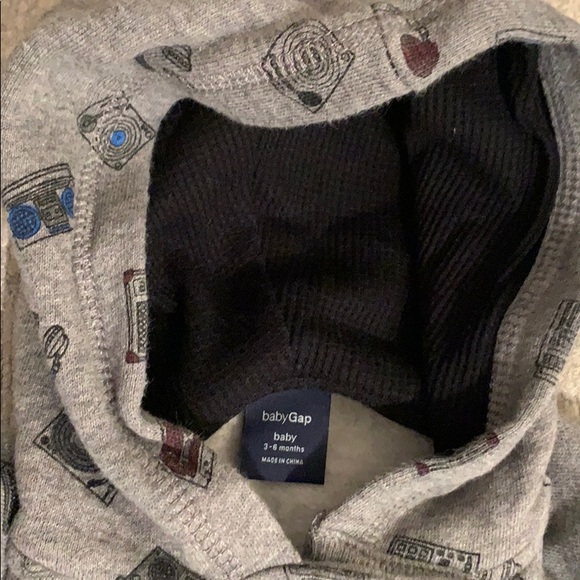 babyGap fleece lined romper with snap closures - Picture 3 of 5